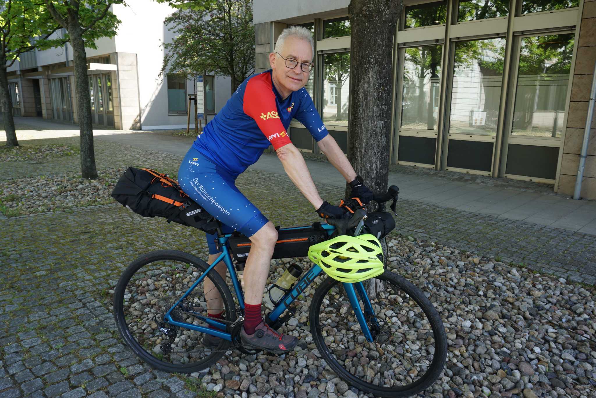 Holger Ostermeyer startet am 1. Mai seine Radtour komp.jpg