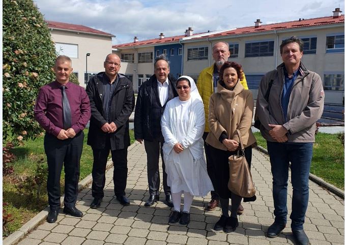 Knut Fleckenstein besucht Loyola Gymnasium in Kosovo