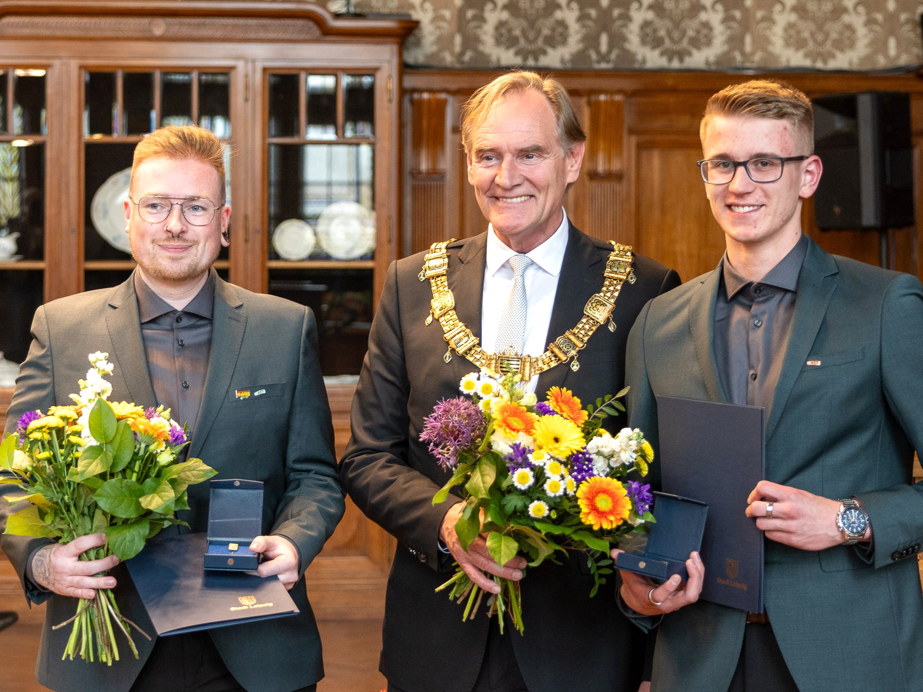 Ehrennadel der Stadt Leipzig für Kevin und Tom von der ASJ